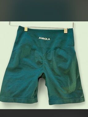 Women’s Aurora Intensify Workout shorts in Alpine Green
